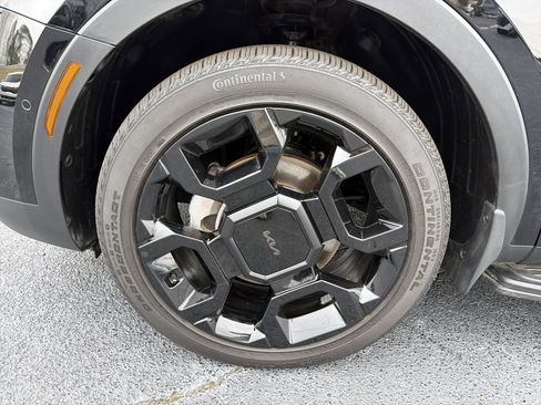 Used 2025 Kia Sorento SX image 11