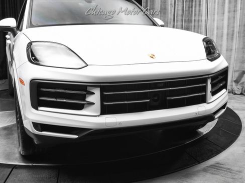 Used 2025 Porsche Cayenne image 45