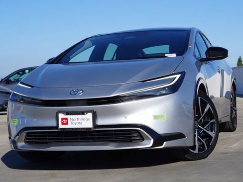 Used 2023 Toyota Prius Prime Premium image 3