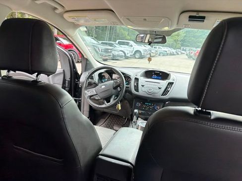 Used 2017 Ford Escape SE w/ SE Sport Appearance Package FWD image 38