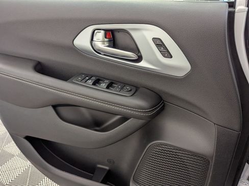 New 2026 Chrysler Pacifica Limited image 26