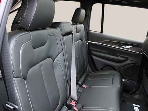 New 2025 Jeep Grand Cherokee Limited image 18