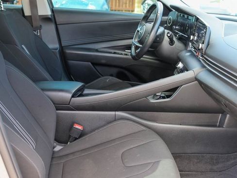 Used 2022 Hyundai Elantra SEL w/ Convenience Package image 14