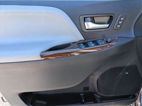 Used 2015 Toyota Sienna Limited Premium AWD/4WD image 10
