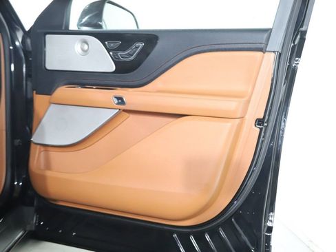 Certified 2025 Lincoln Aviator Black Label image 42