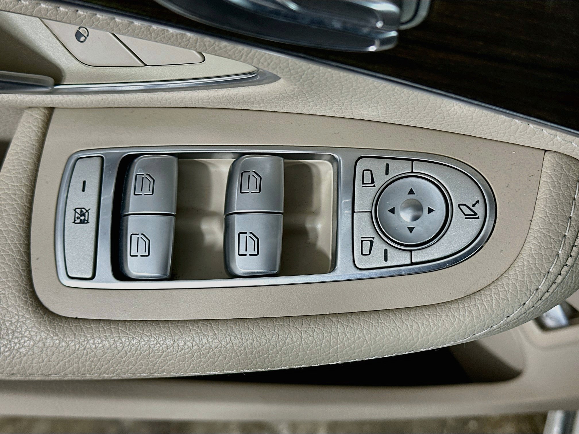 Used 2016 Mercedes-Benz C 300 4MATIC Sedan image 15