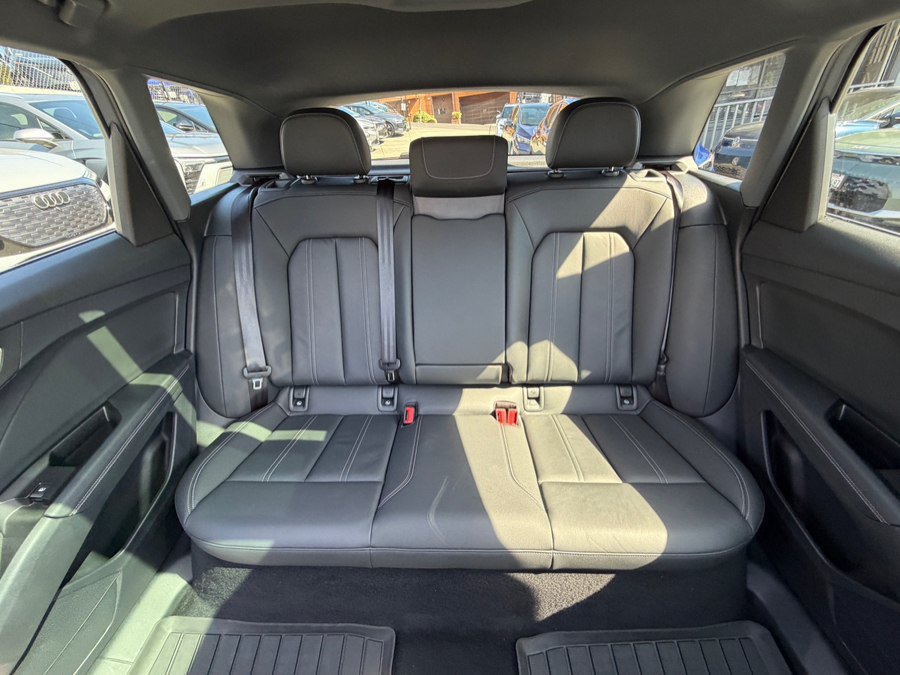 Used 2023 Audi Q4 e-tron Prestige AWD/4WD image 37