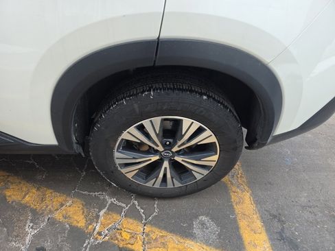 Used 2023 Nissan Rogue SV image 11