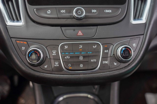 Used 2018 Chevrolet Malibu Premier w/ Premier Sun and Wheel Package FWD image 20