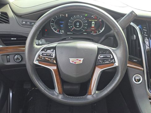 Used 2018 Cadillac Escalade Luxury AWD/4WD image 22