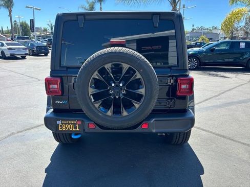 Used 2022 Jeep Wrangler Unlimited Sahara w/ Cold Weather Group AWD/4WD image 9