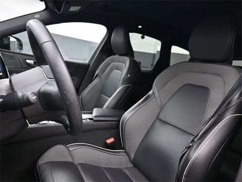 Used 2023 Volvo XC60 B5 Ultimate w/ Climate Package image 9