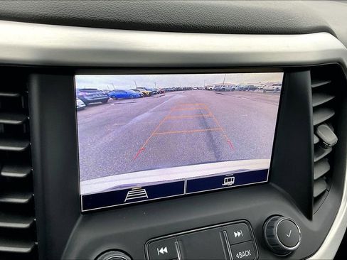 Used 2023 GMC Acadia SLE w/ Driver Convenience Package image 13