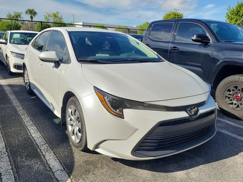 Used 2025 Toyota Corolla LE FWD image 3