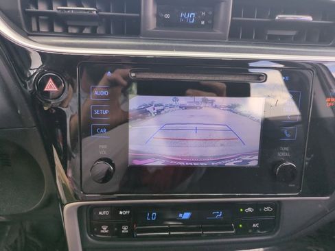 Used 2018 Toyota Corolla LE image 12