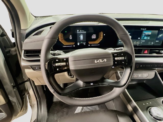 New 2027 Kia Carnival LXS FWD image 11