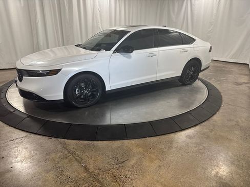 Used 2025 Honda Accord SE image 6