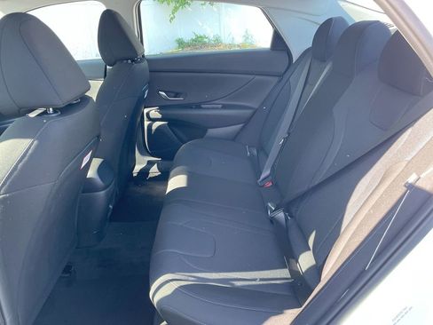 Certified 2025 Hyundai Elantra SE image 47