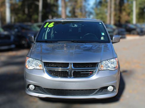 Used 2016 Dodge Grand Caravan SXT image 25