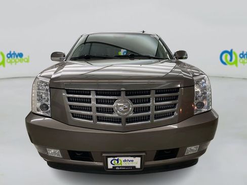 Used 2011 Cadillac Escalade Premium image 15