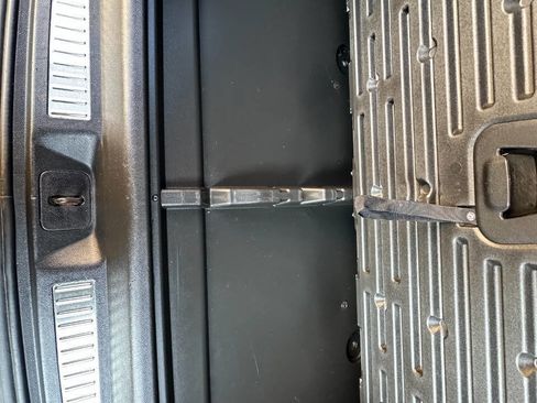 Used 2015 Chevrolet Suburban LTZ image 7