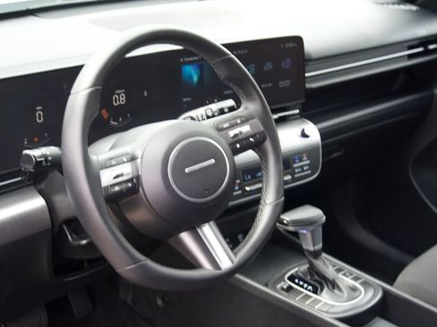 Used 2025 Hyundai Kona SEL FWD image 17