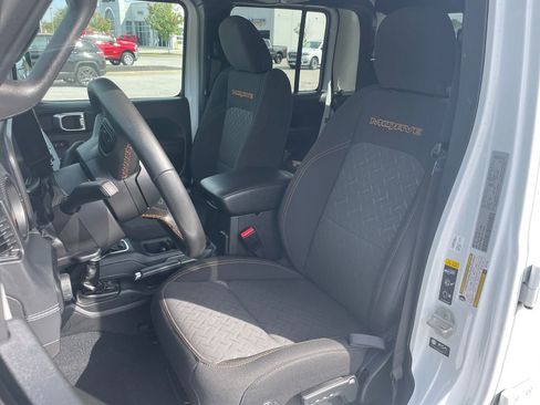 Used 2024 Jeep Gladiator Mojave w/ Convenience Group image 3