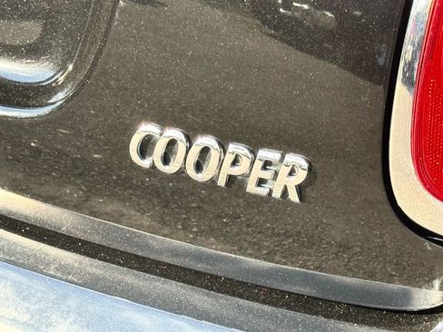 Used 2015 MINI Cooper 4-Door Hardtop image 11