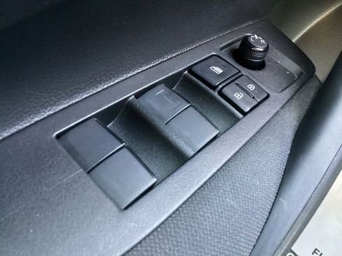 Used 2025 Toyota Corolla LE image 17