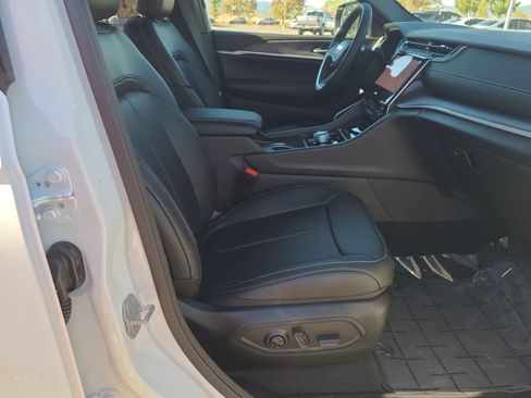 New 2025 Jeep Grand Cherokee Limited image 22