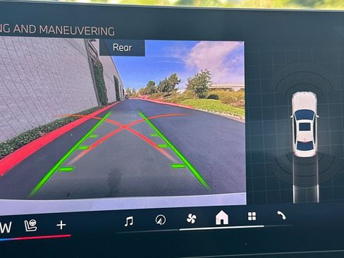 Used 2025 BMW 330i Sedan w/ Convenience Package image 25