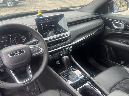 Used 2025 Jeep Compass Latitude w/ Altitude Special Edition image 5