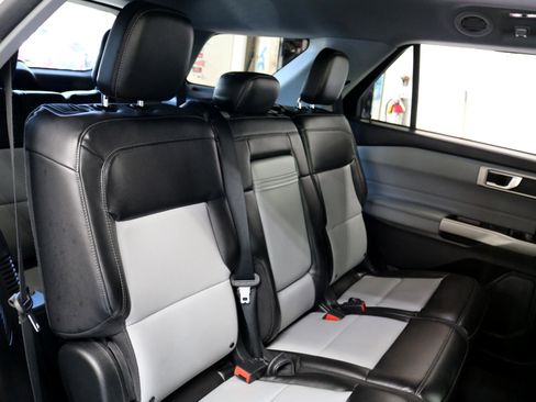 Used 2022 Ford Explorer XLT w/ Equipment Group 202A image 49