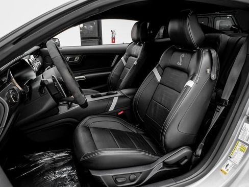 Used 2021 Ford Mustang Shelby GT500 w/ Technology Package image 7