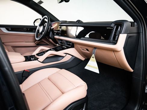 New 2026 Porsche Cayenne Coupe AWD/4WD image 28