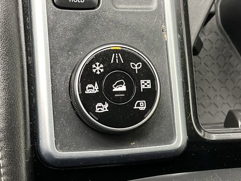 Used 2023 Nissan Pathfinder SV image 16