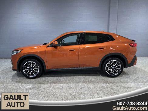 Certified 2025 BMW X2 xDrive28i w/ Premium Package image 5