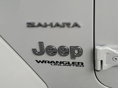 Used 2018 Jeep Wrangler Unlimited Sahara image 8