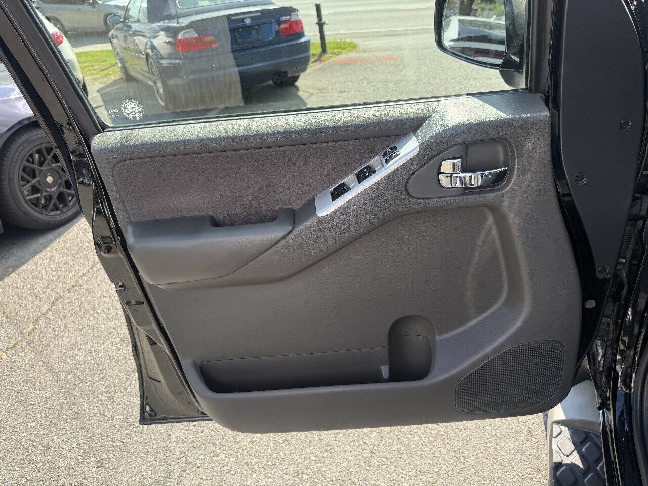 Used 2012 Nissan Pathfinder SV AWD/4WD image 24