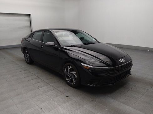 Used 2025 Hyundai Elantra Limited FWD image 13