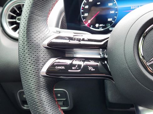Used 2025 Mercedes-Benz GLB 250 image 20