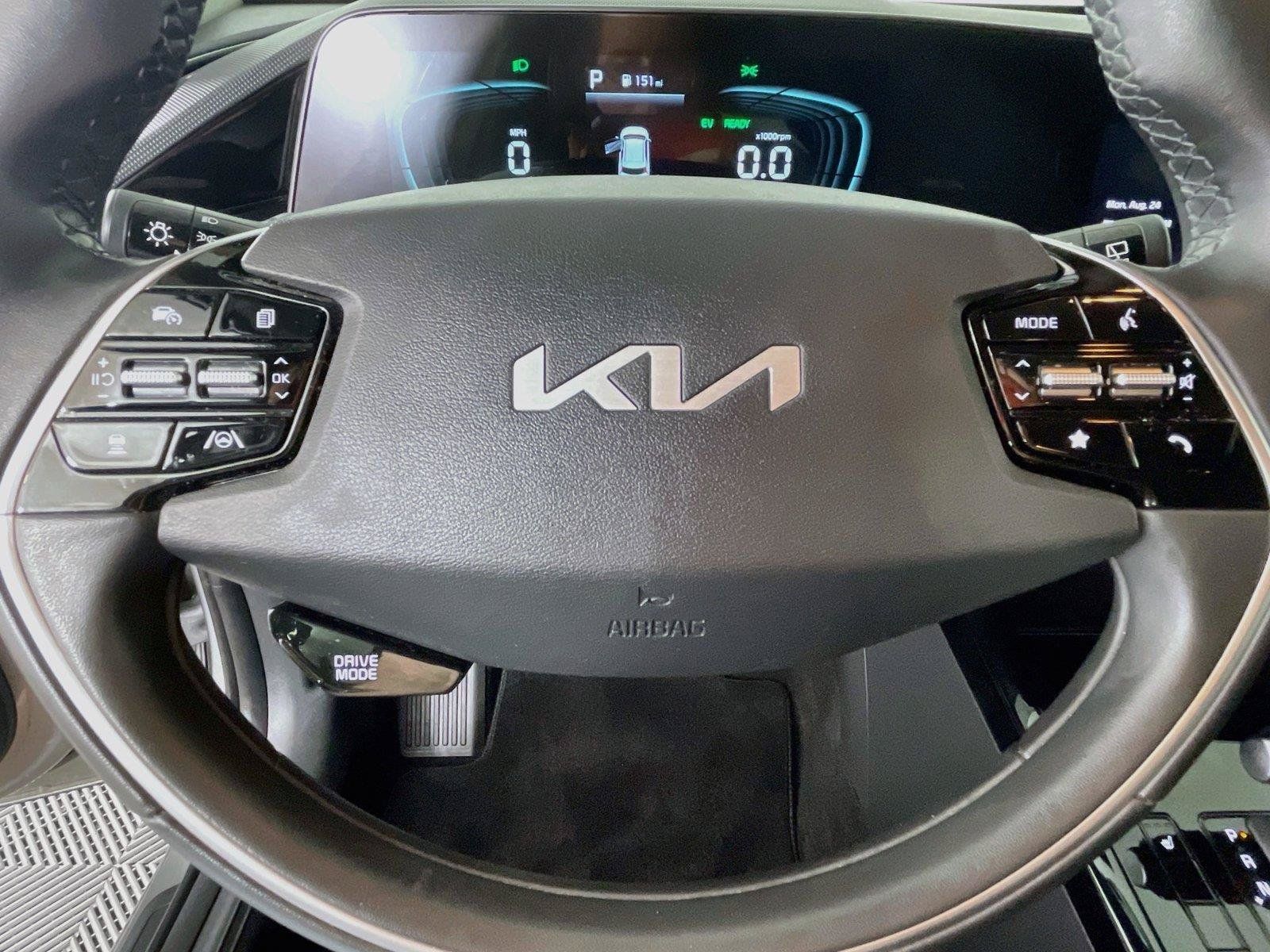 Used 2024 Kia Niro EX FWD image 15