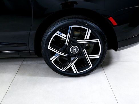 Certified 2026 Rolls-Royce Cullinan Black Badge AWD/4WD image 44
