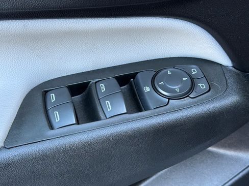 Used 2022 Chevrolet Equinox LT w/ LPO, Floor Liner Package FWD image 13