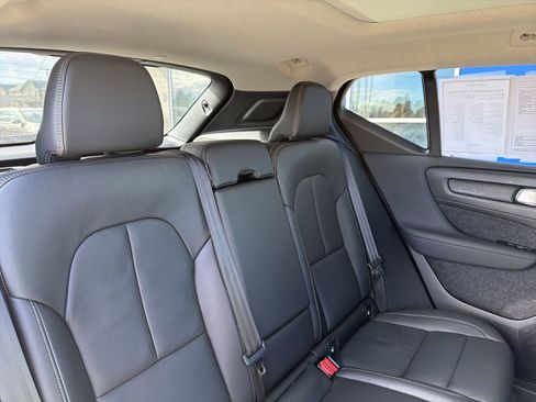 Used 2025 Volvo XC40 B5 Plus image 15