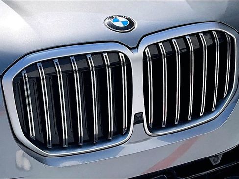 Used 2024 BMW X7 xDrive40i w/ Parking Assistance Package image 31