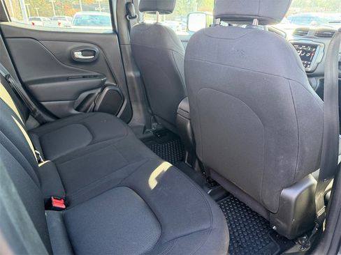 Used 2023 Jeep Renegade Latitude image 18