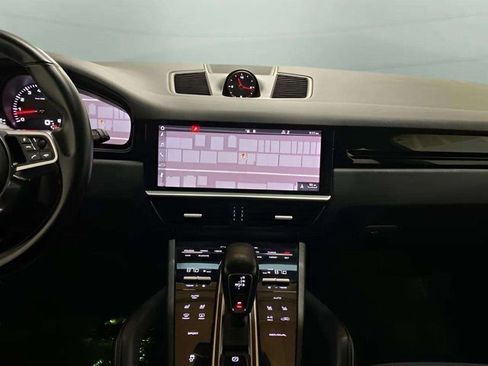 Used 2019 Porsche Cayenne w/ Premium Package image 13