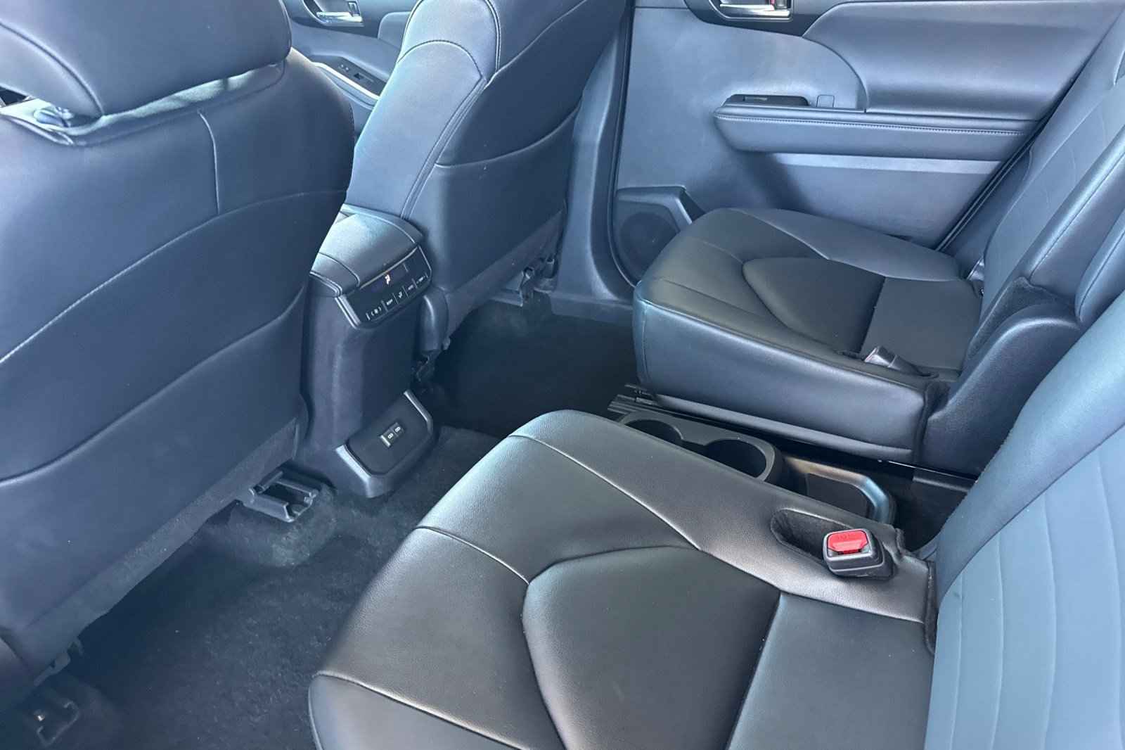 Used 2026 Toyota Highlander XLE AWD/4WD image 27