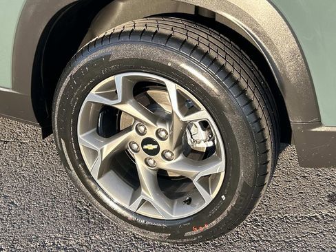 Used 2025 Chevrolet Trax LT image 14
